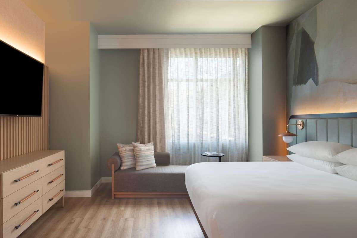 Premium bedding, in-room safe, desk, blackout drapes