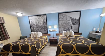 Super 8 by Wyndham Clinton