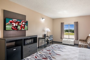 Superior Room, 1 King Bed, Accessible, Non Smoking (Roll-In Shower) | Desk, blackout curtains, iron/ironing board, free cots/infant beds