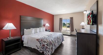 Red Roof Inn & Suites Austin East - Manor