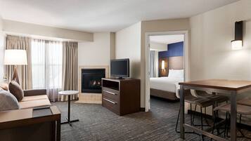 1 dormitorio, colchones con acolchado adicional, escritorio