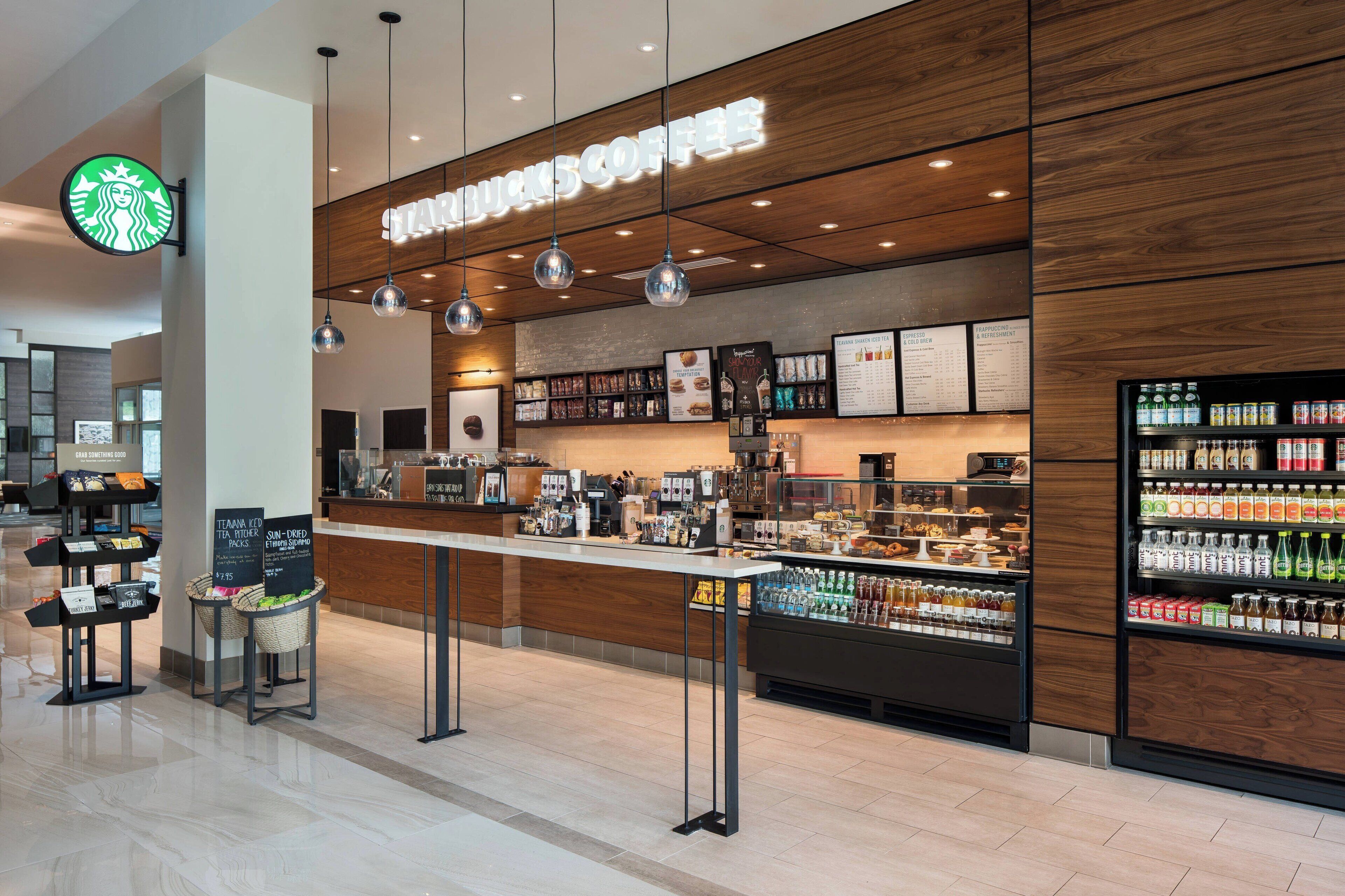 供應早餐和晚餐，美國料理