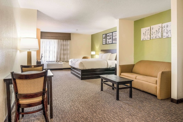 Suite, Non Smoking | Desk, laptop workspace, iron/ironing board, free cribs/infant beds