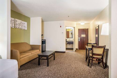 Suite, Non Smoking | Desk, laptop workspace, iron/ironing board, free cots/infant beds