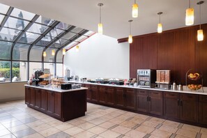 Free daily full breakfast 