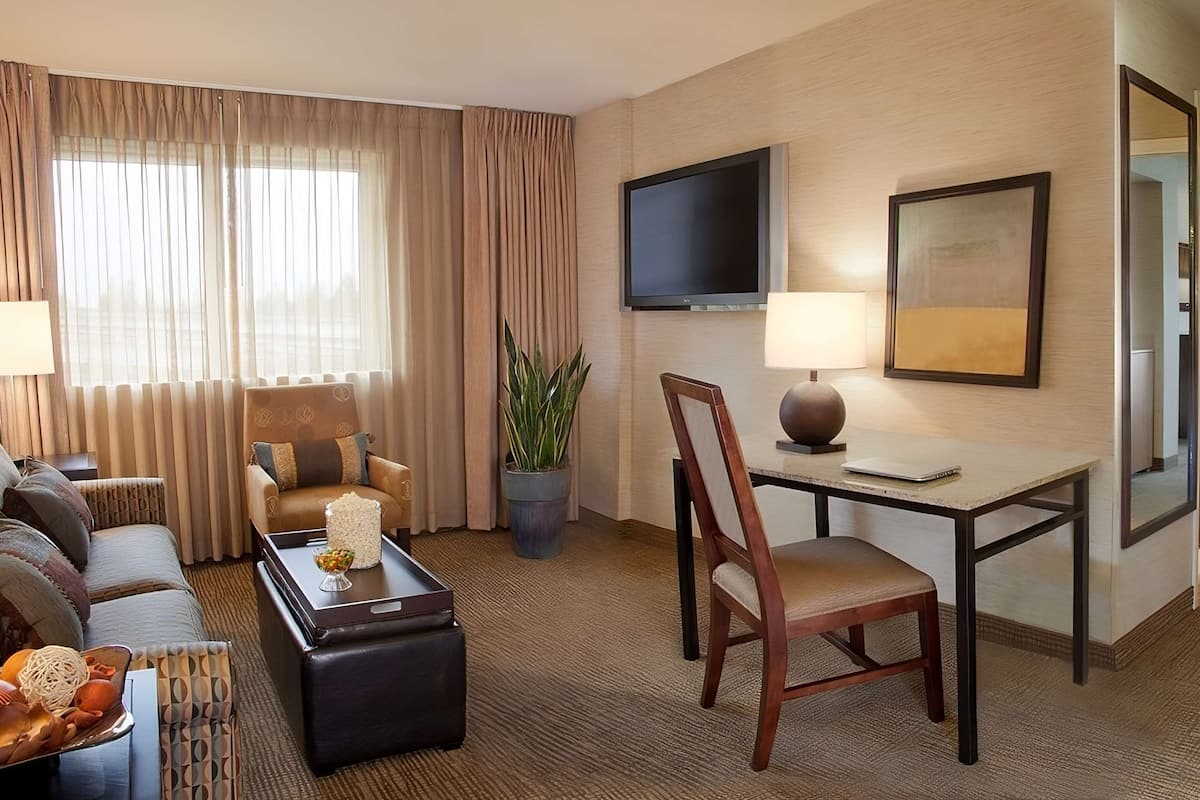 Suite, 1 King Bed, Non Smoking (Living Room;with Sofabed) | Premium bedding, desk, laptop workspace, soundproofing