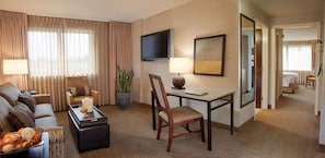 Suite, 1 très grand lit, non-fumeur (Living Room;with Sofabed)