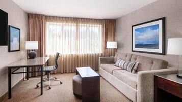 Suite, 1 kingsize-seng, ikke-røyk (with Sofabed) | Sengetøy av topp kvalitet, skrivebord og skrivebord for bærbar PC