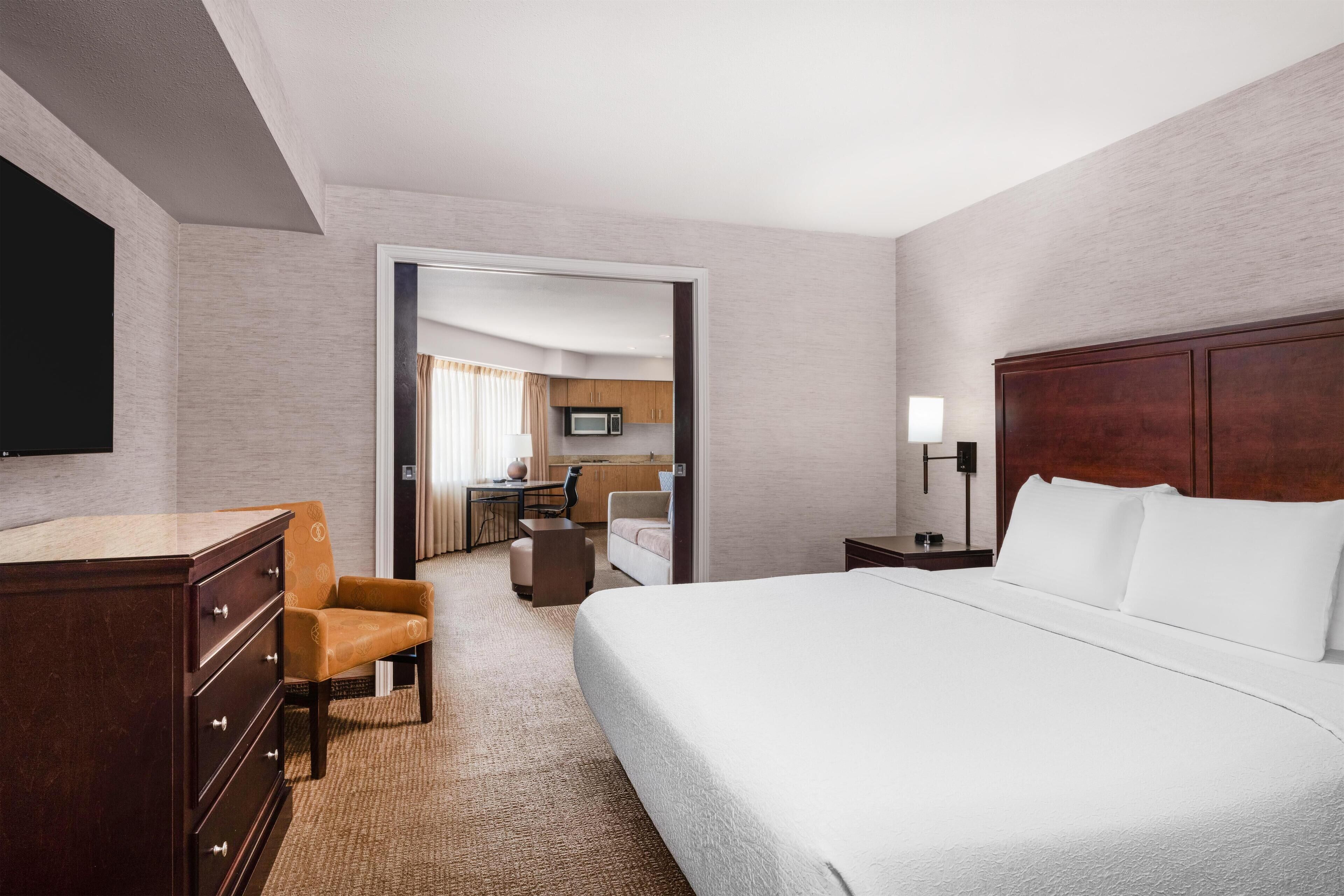 Suite, 1 King Bed, Non Smoking, Kitchen | Premium bedding, desk, laptop workspace, soundproofing