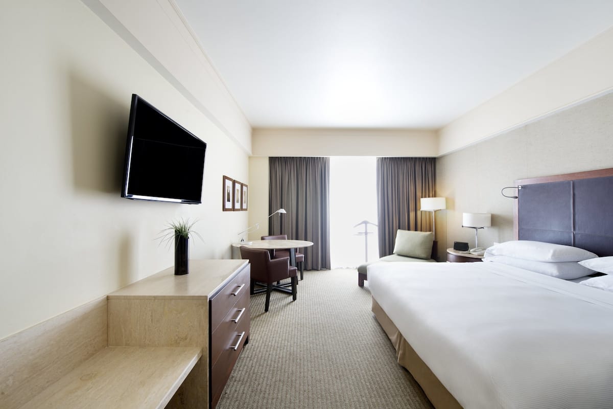 Ropa de cama de alta calidad, edredón, camas con pillow-top y minibar