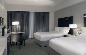 Premium bedding, down comforters, pillowtop beds, minibar - Grand Fiesta Americana Queretaro (Querétaro)