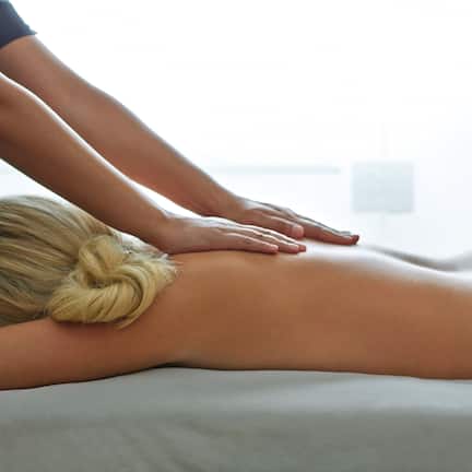 Couples treatment rooms, body treatments, hot stone massages