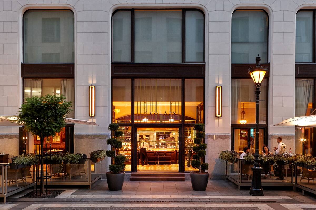 breakfast, lunch, dinner served; international cuisine