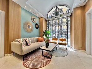 Flat-screen TV - ITC Barcelona by Soho Boutique (Barcelona)