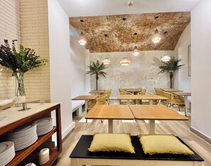 Se ofrece un desayuno continental (14.00 EUR por persona)
