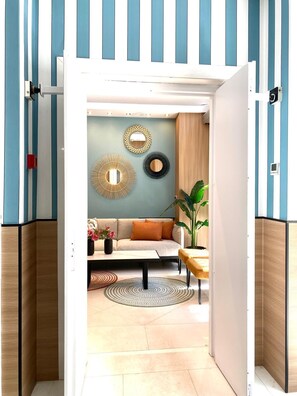 Flat-screen TV - ITC Barcelona by Soho Boutique (Barcelona)