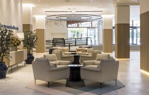 Lobby sitting area - Hotel ILUNION Les Corts Spa (Barcelona)