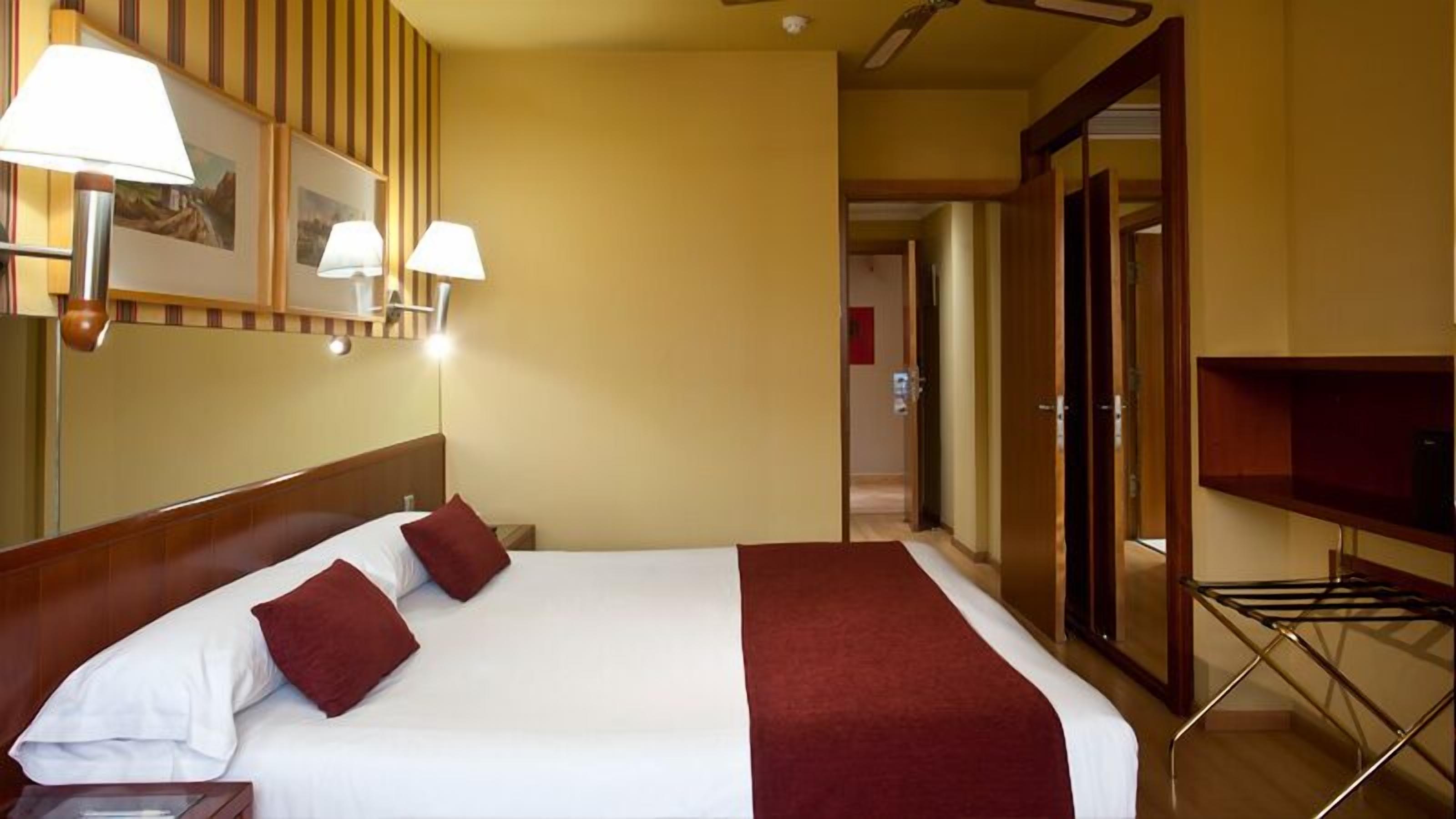 In-room safe, desk, soundproofing, iron/ironing board