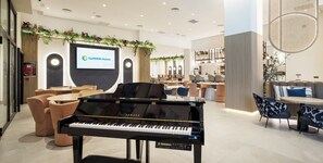 Lobby sitting area - Hotel ILUNION Les Corts Spa (Barcelona)
