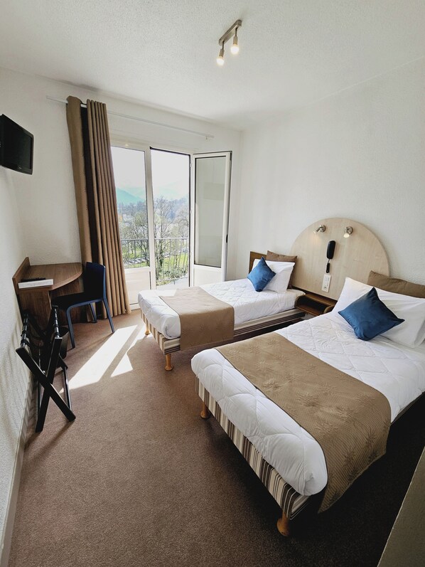 Classic Twin Room, 2 Single Beds, Mountain View