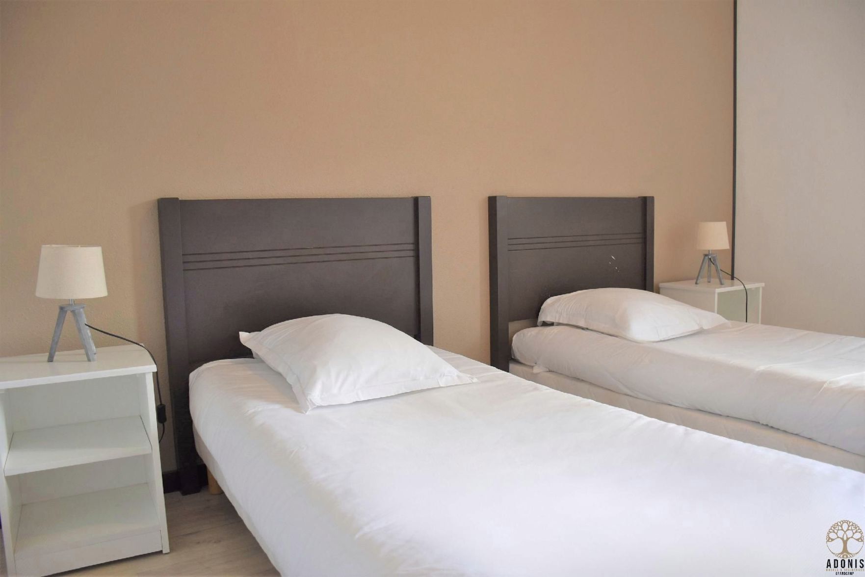 Literie de qualité supérieure, coffres-forts dans les chambres, bureau