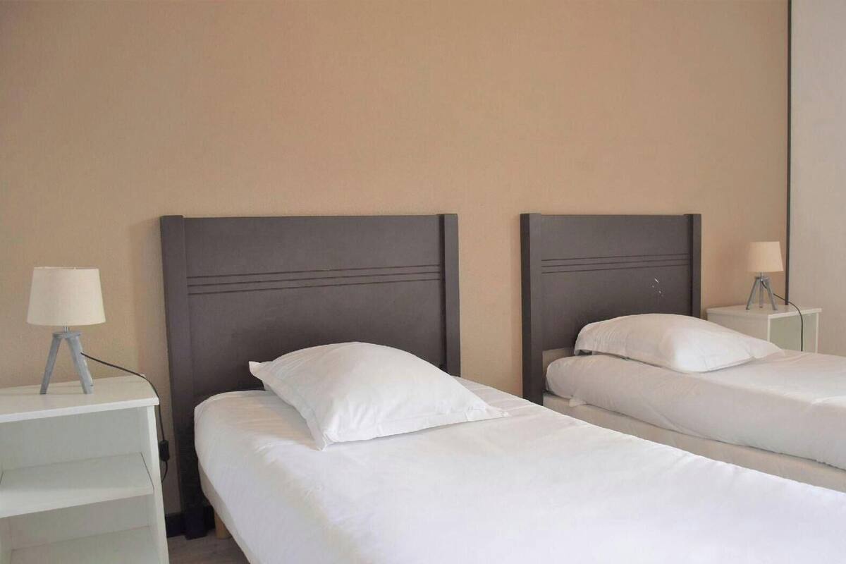 Premium bedding, in-room safe, desk, blackout curtains