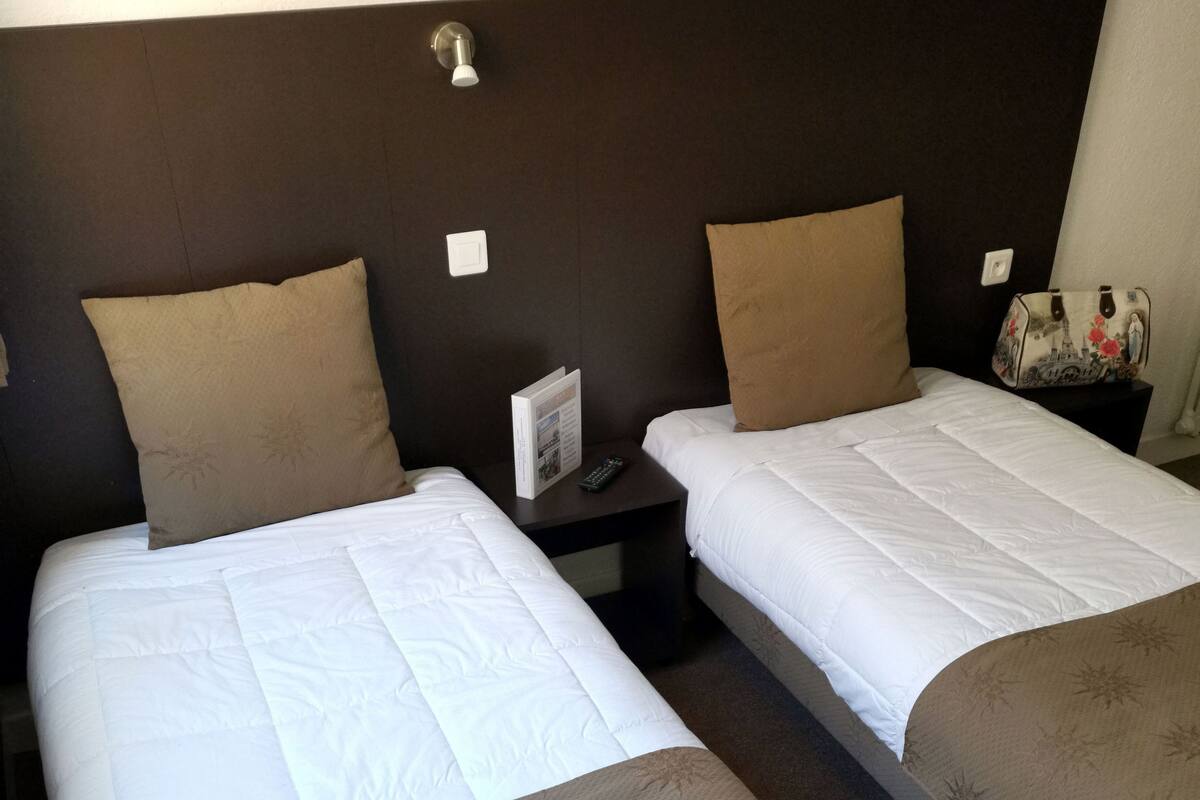 Premium bedding, in-room safe, desk, blackout curtains