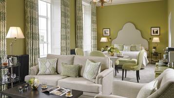 1 bedroom, hypo-allergenic bedding, desk, laptop workspace