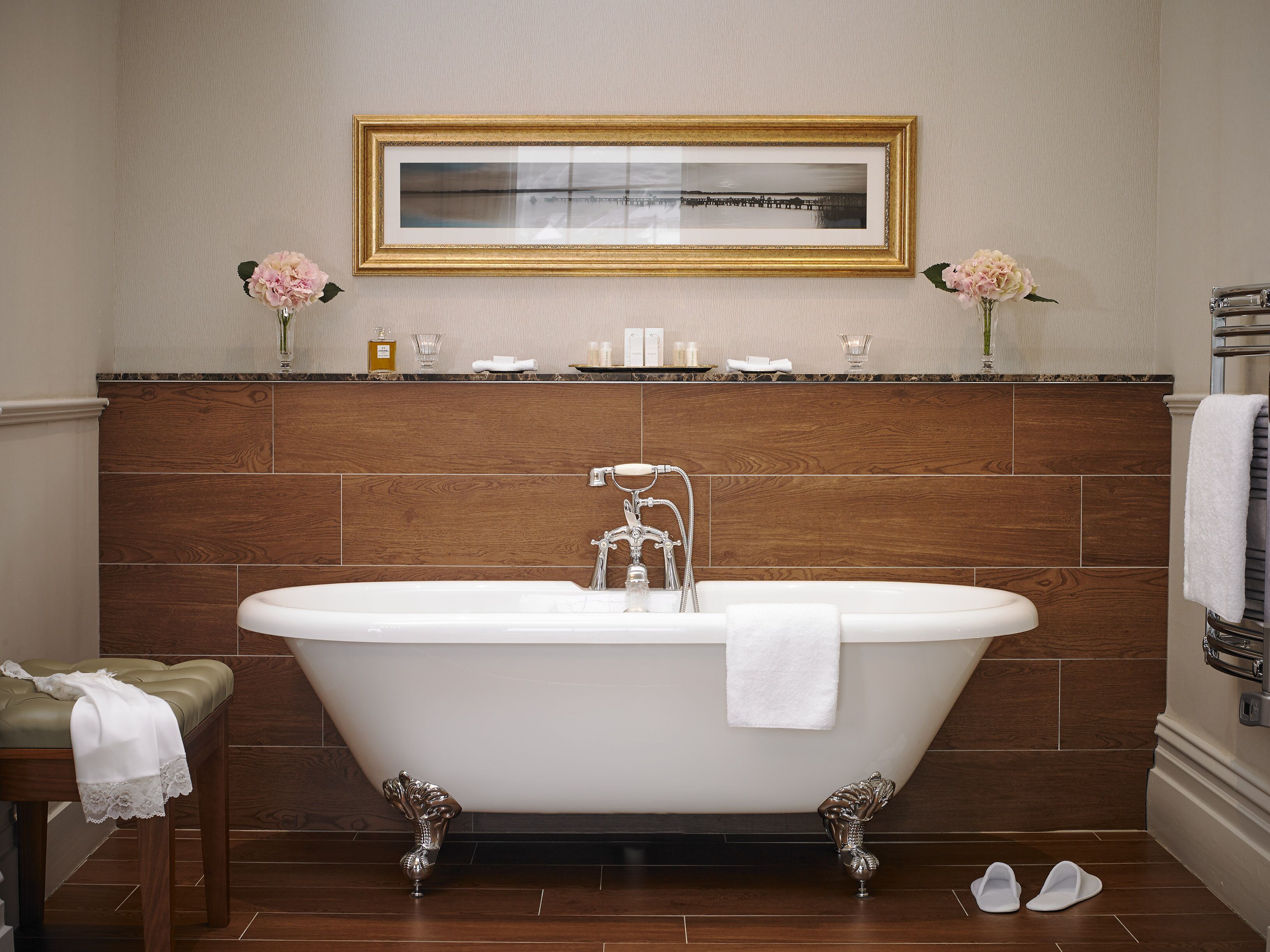deluxe suite | bathroom | free toiletries, hair dryer, towels