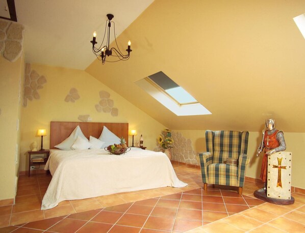 Frigobar, escrivaninha, berços (sobretaxa), Wi-Fi de cortesia