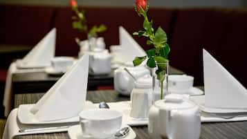 Daily buffet breakfast for a fee