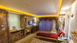 Deluxe Suite with Sea View