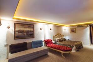 Deluxe Suite with Sea View | Premium bedding, minibar, in-room safe, blackout drapes
