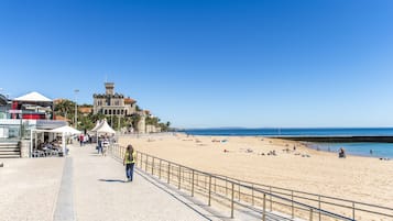 Una spiaggia nelle vicinanze