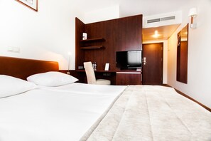 In-room safe, desk, laptop workspace, iron/ironing board