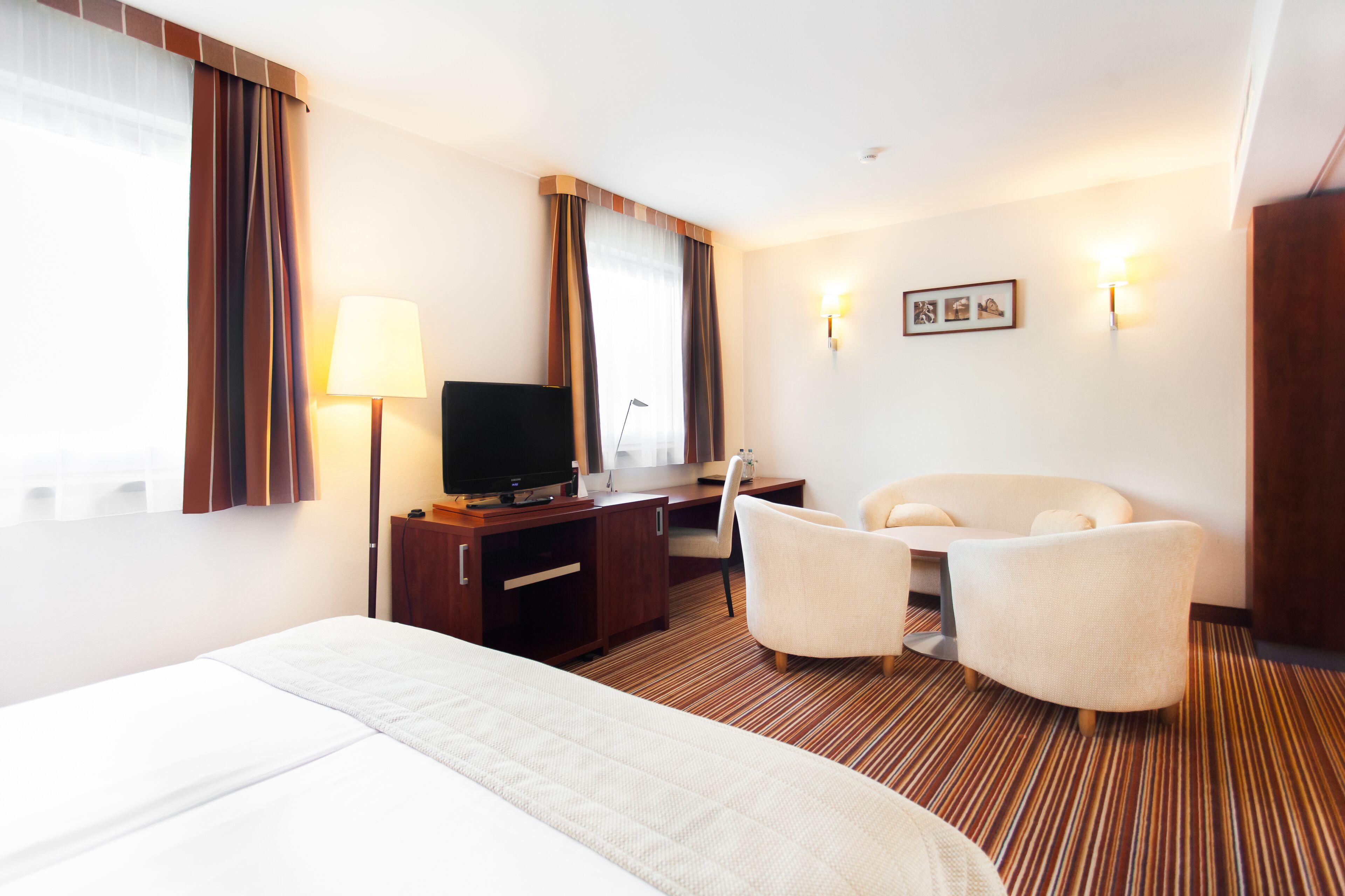 junior studio suite | 1 bedroom, in-room safe, desk, laptop workspace