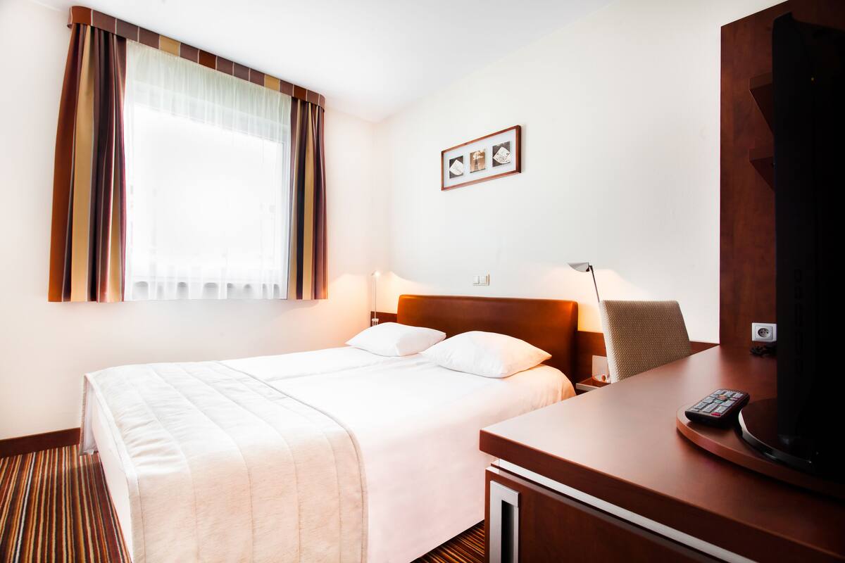 Desk, laptop workspace, iron/ironing board (on request), free WiFi