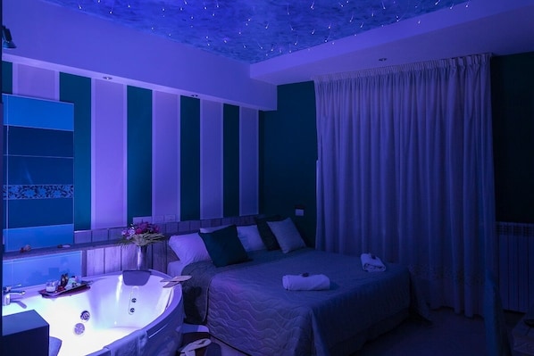1 bedroom, premium bedding, minibar, in-room safe
