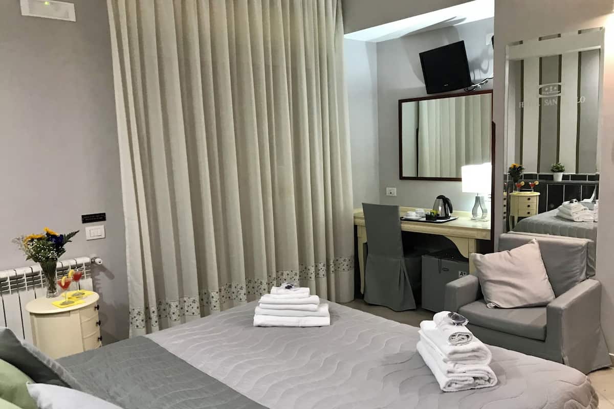 Premium bedding, minibar, in-room safe, desk