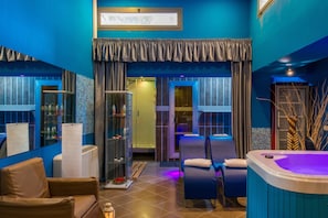 Sauna, hot tub, body treatments, aromatherapy, hot stone massages