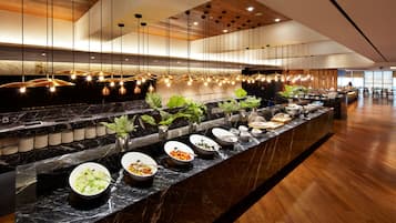 Daily buffet breakfast (KRW 27000 per person)
