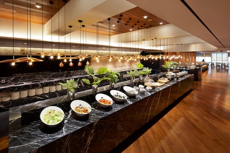 Desayuno buffet (KRW 27000 por persona)