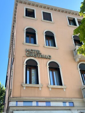 Fachada de la propiedad