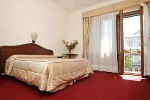 Double or Twin Room | In-room safe, desk, free cots/infant beds, free WiFi