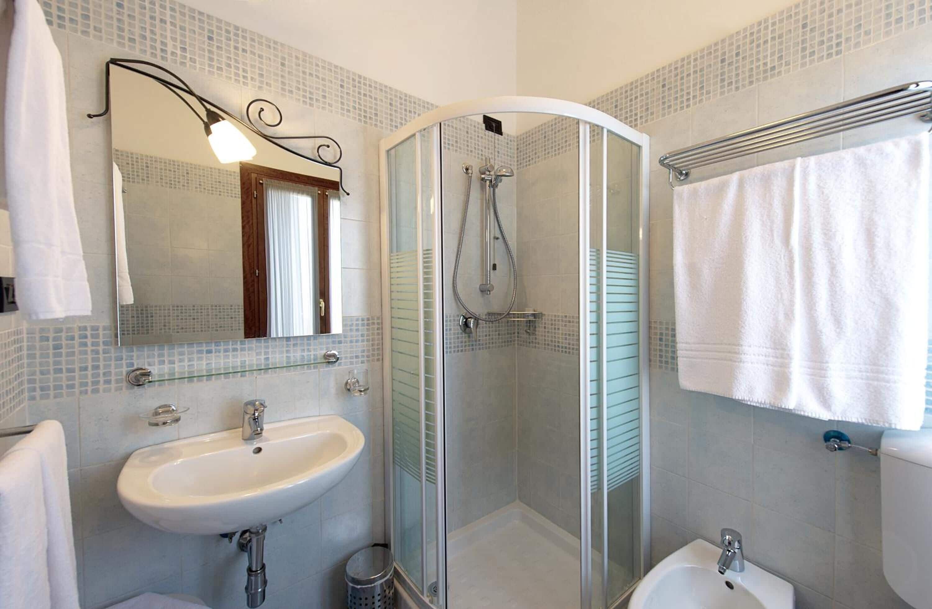 single room | room amenity