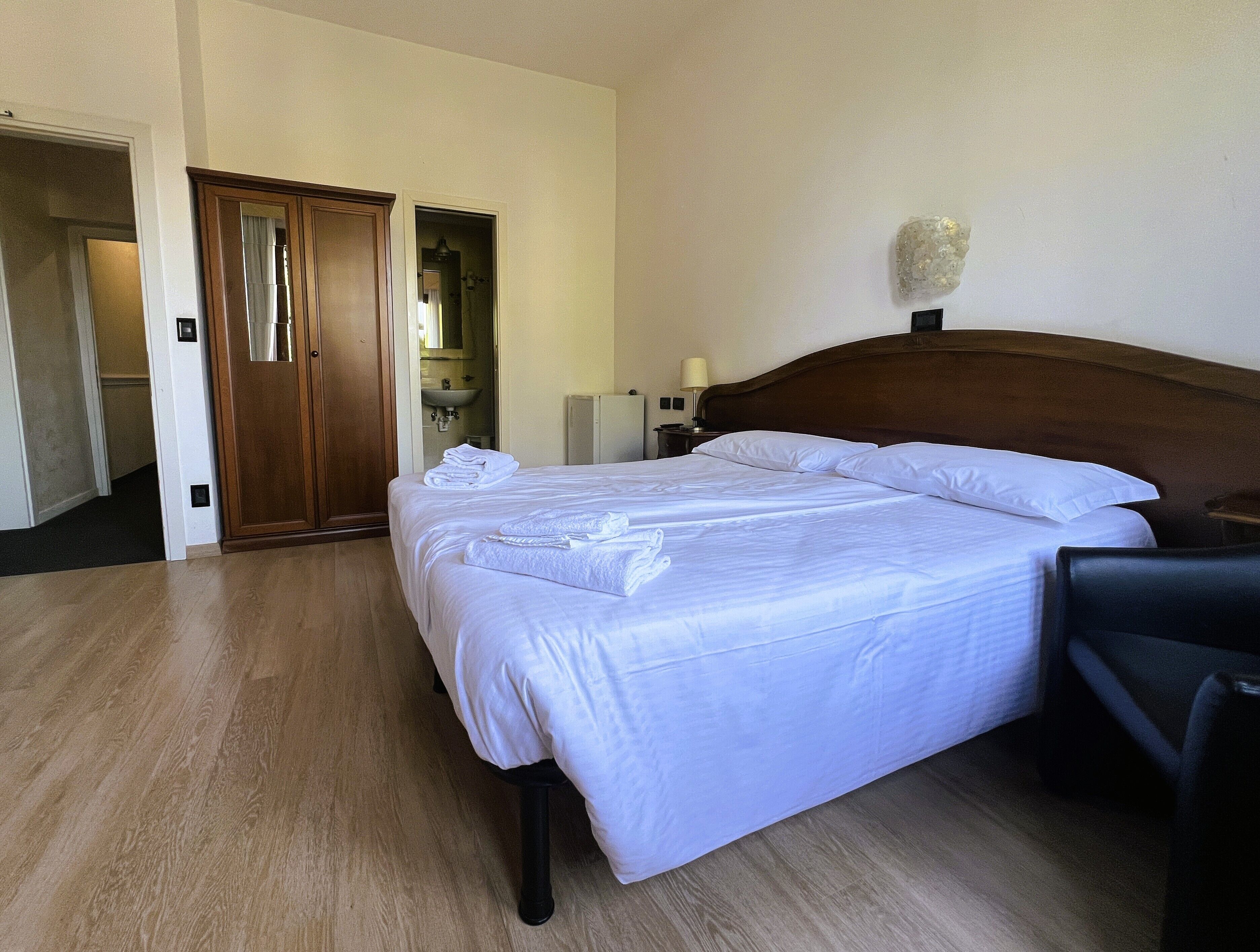 Double or Twin Room | Desk, free WiFi, bed sheets