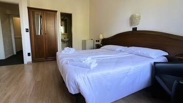 Chambre Double ou avec lits jumeaux | Bureau, Wi-Fi gratuit, draps fournis