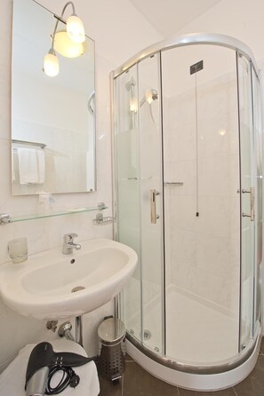 Single Room | Room amenity