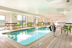 Una piscina cubierta