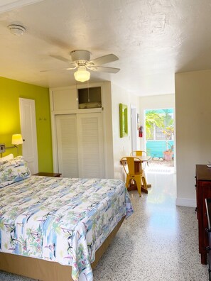 بديكورات فريدة لكل غرفة وطراز فريد لكل وحدة ومكواة/لوح كي